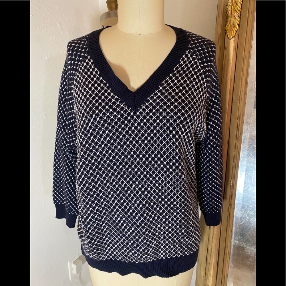Anthropologie navy n cream v neck